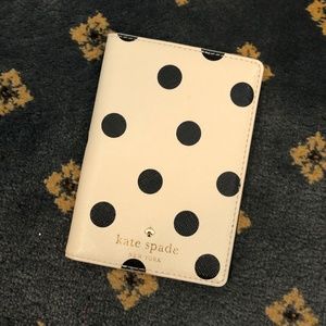 KATE SPADE' cedar street dot passport holder